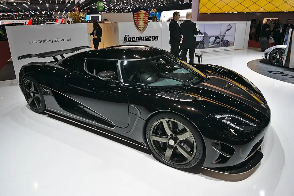 Black Koenigsegg Agera S, three-quarter front view