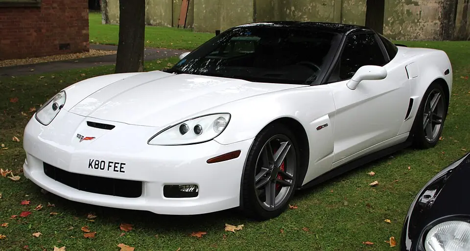 White Chevrolet Corvette Z06 (C6), three-quarter front view