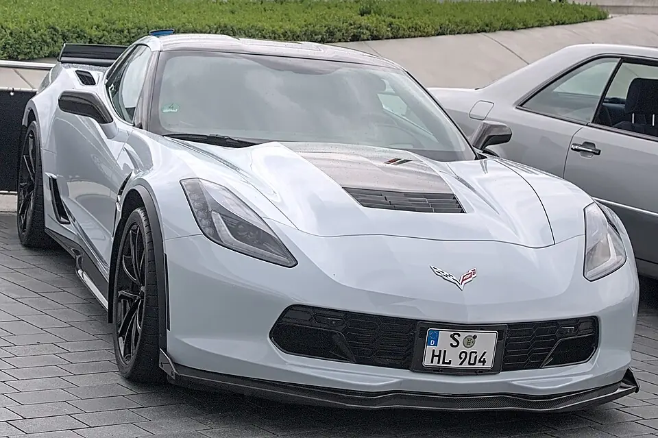 Silver Chevrolet Corvette Z06 (C7), three-quarter front view