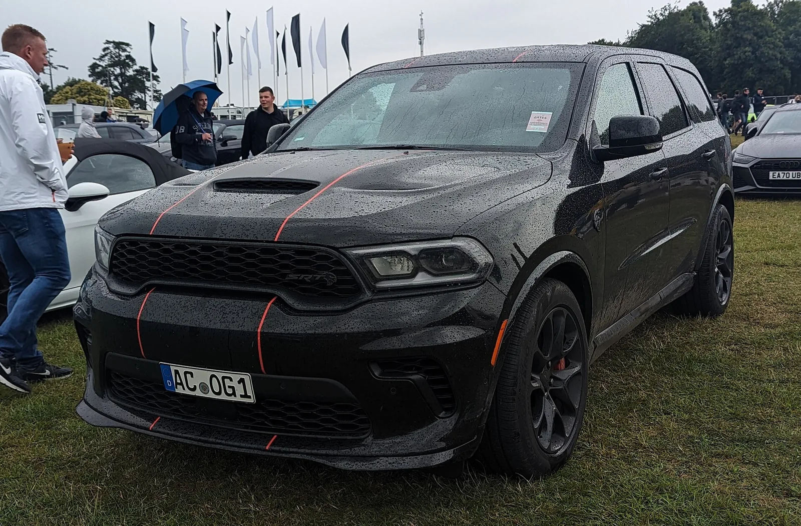 Dodge Durango SRT Hellcat, front three-quarter view