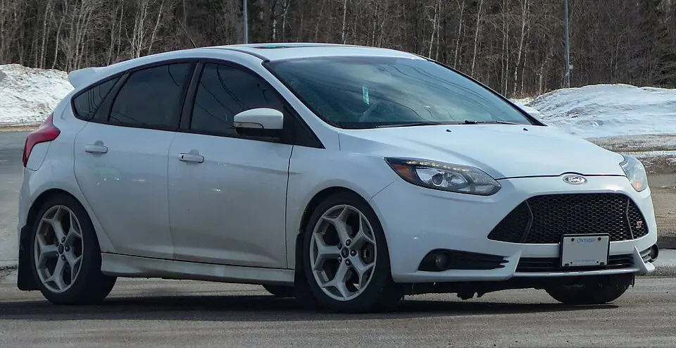 White Ford Focus ST (Mk3), front three-quarter view