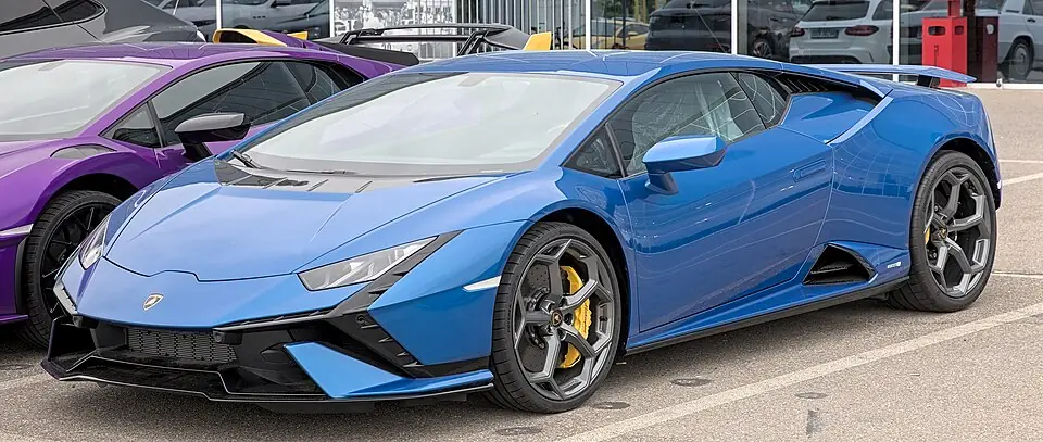 Green Lamborghini Huracán Tecnica, three-quarter front view