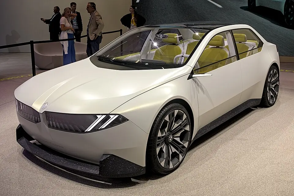 BMW Vision Neue Klasse concept, three-quarter front view