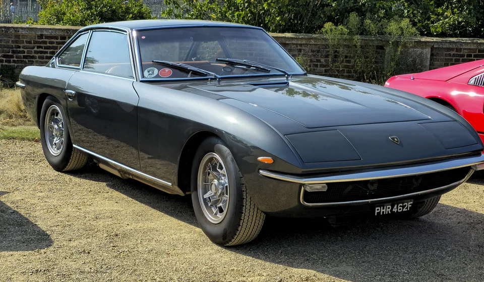 Grey Lamborghini Islero, three-quarter front view