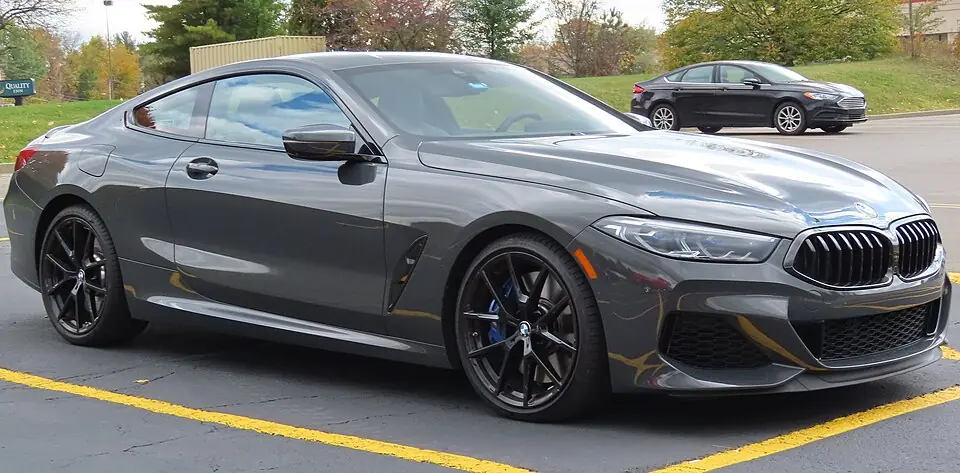 Grey BMW M850i, three-quarter front view