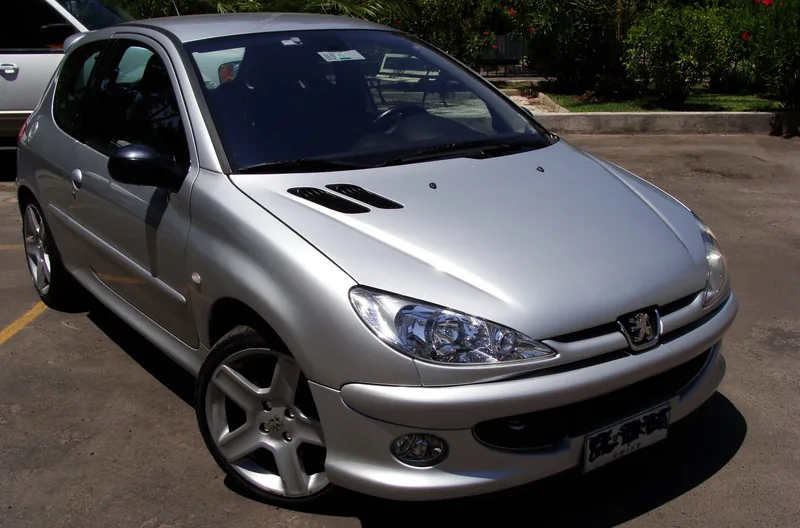 Peugeot 206 RC, front three-quarter view