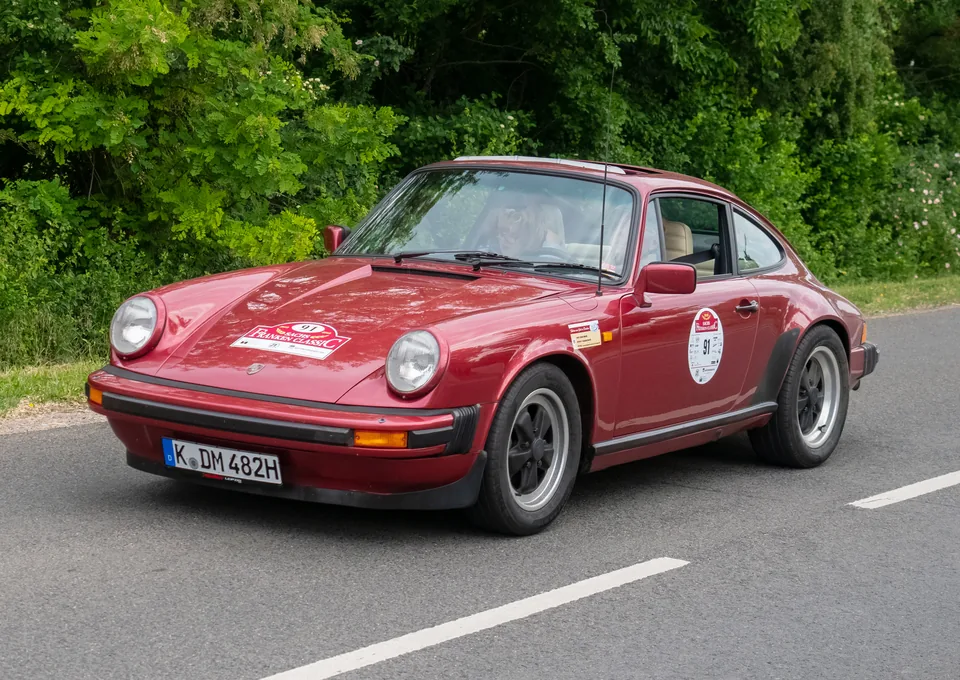 Red Porsche 911 SC on a classic rally, three-quarter front view