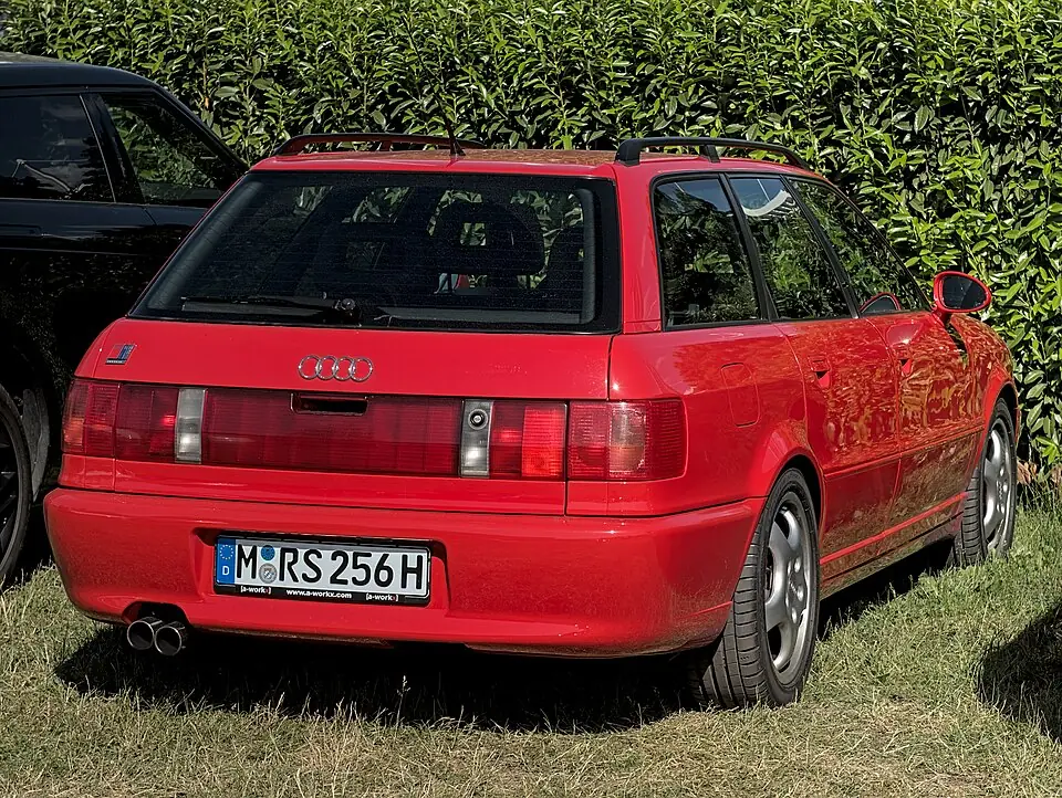 Blue Audi RS2 Avant, three-quarter front view