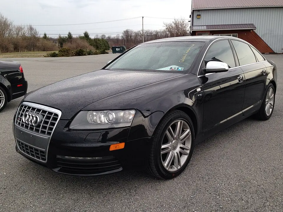 Black Audi S6 V10, three-quarter front view