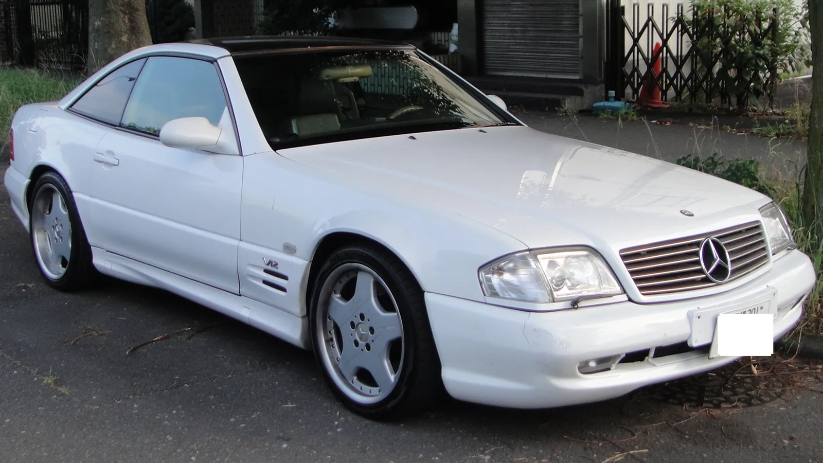 Mercedes-Benz SL73 AMG, front three-quarter view