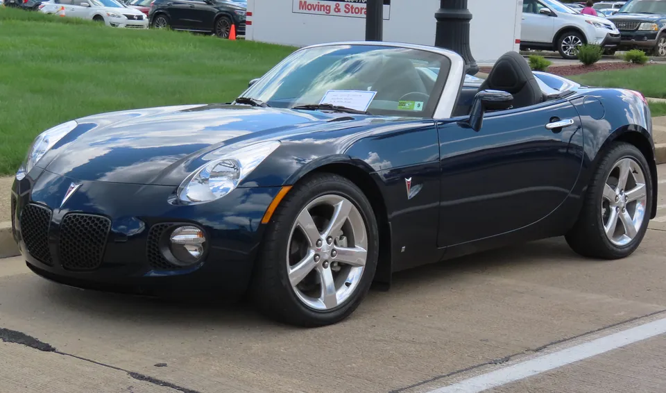 Dark blue 2007 Pontiac Solstice GXP roadster, front three-quarter view