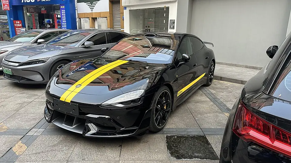 Black Xiaomi SU7 Ultra, three-quarter front view