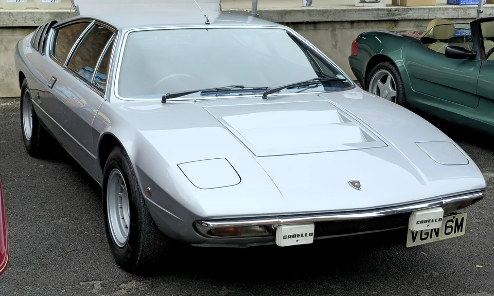 Silver Lamborghini Urraco, three-quarter front view