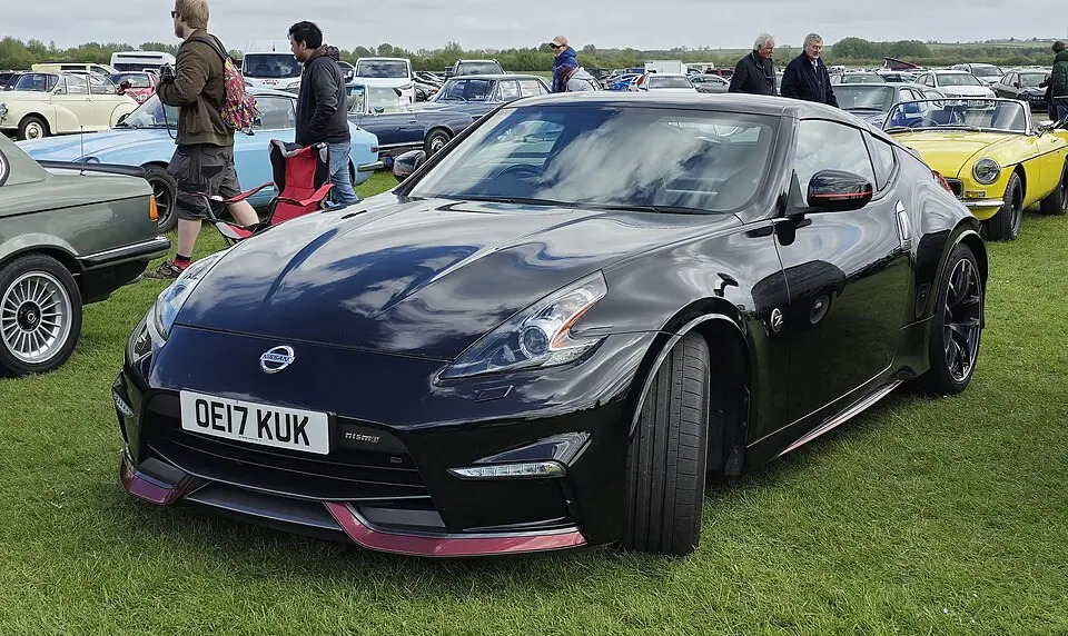 Black Nissan 370Z Nismo, three-quarter front view